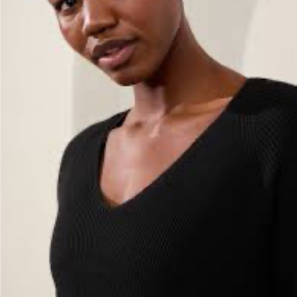 Athleta Hanover V-neck black sweater size large - Picture 2 of 6